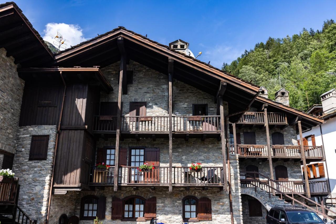 The Mountain View - Apartment Courmayeur